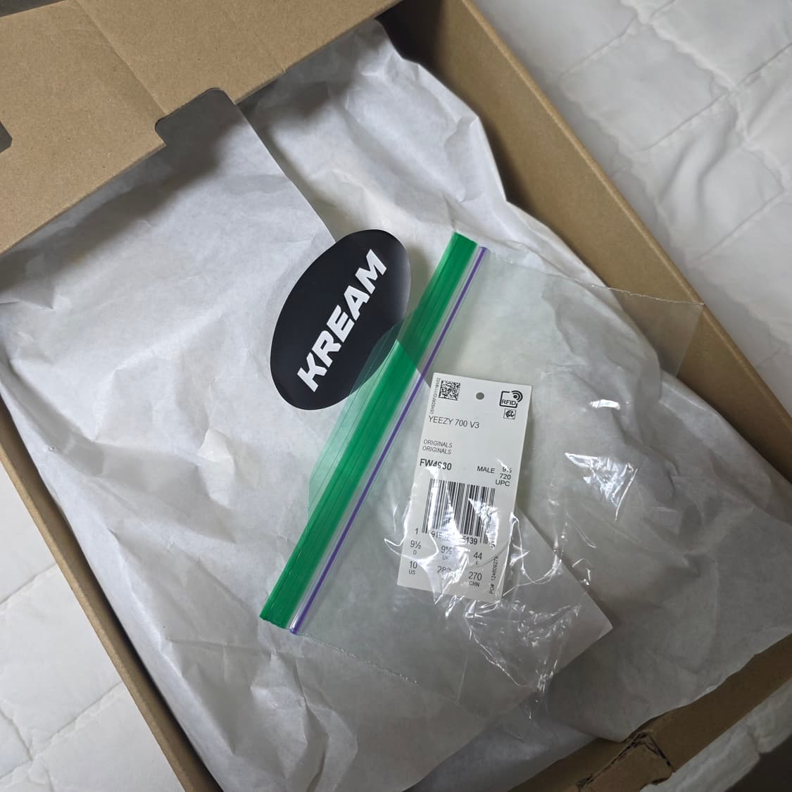 (중고) 아디다스 이지 700 V3 아자엘 2019 280사이즈 상품이미지9