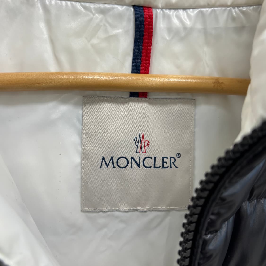 [5]몽클레어 후드 조끼패딩 상품이미지4