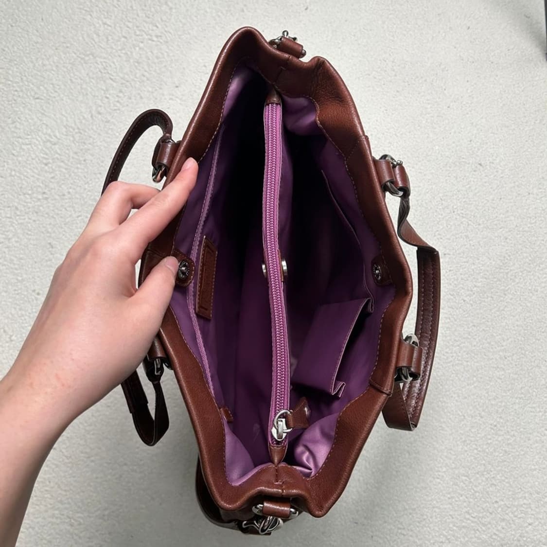 코치 애슐리 브라운 가죽 캐리올 토트백 상품이미지5