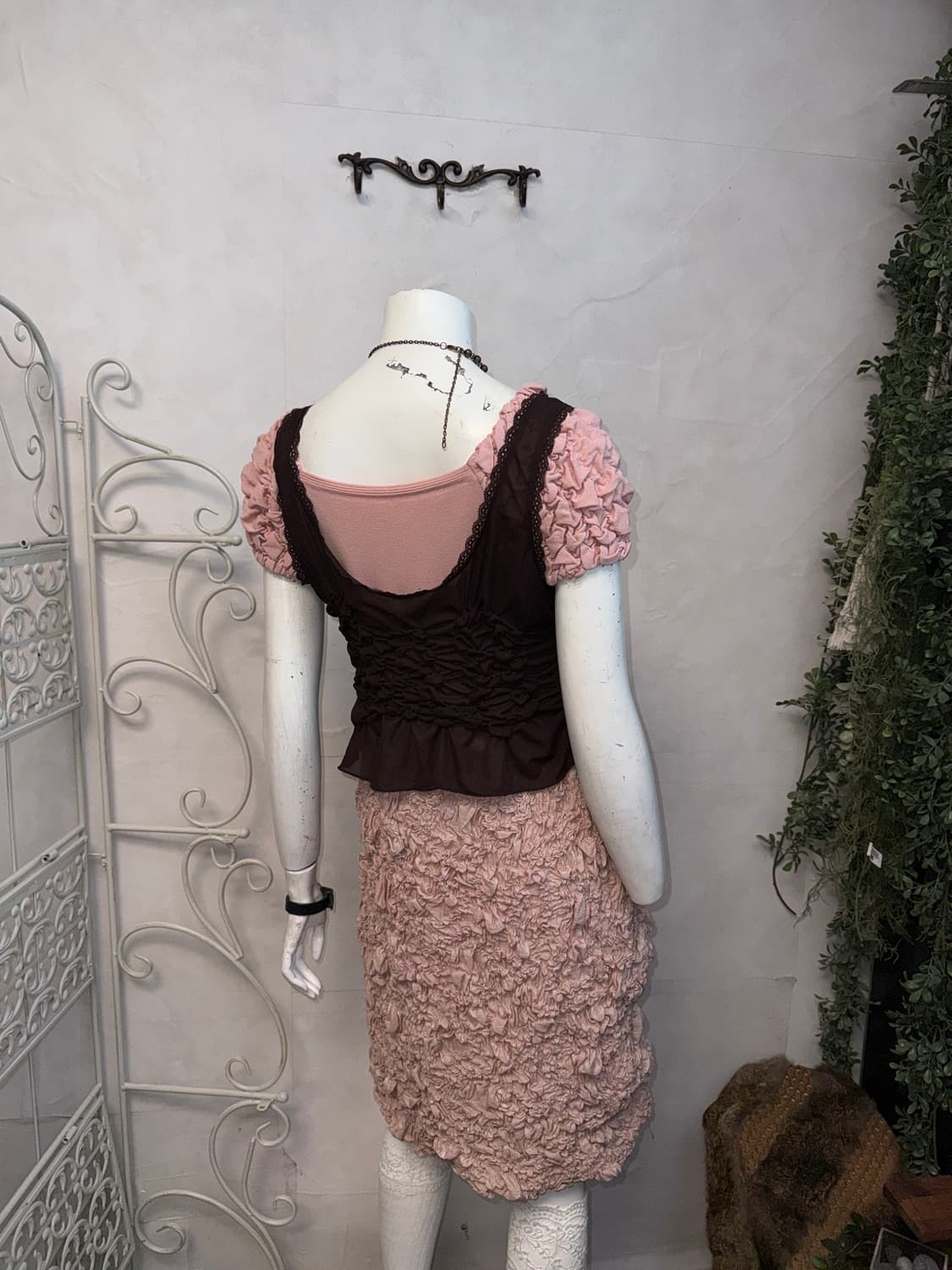 Brown wrinkled shirring lace strap 슬리브리스 상품이미지6