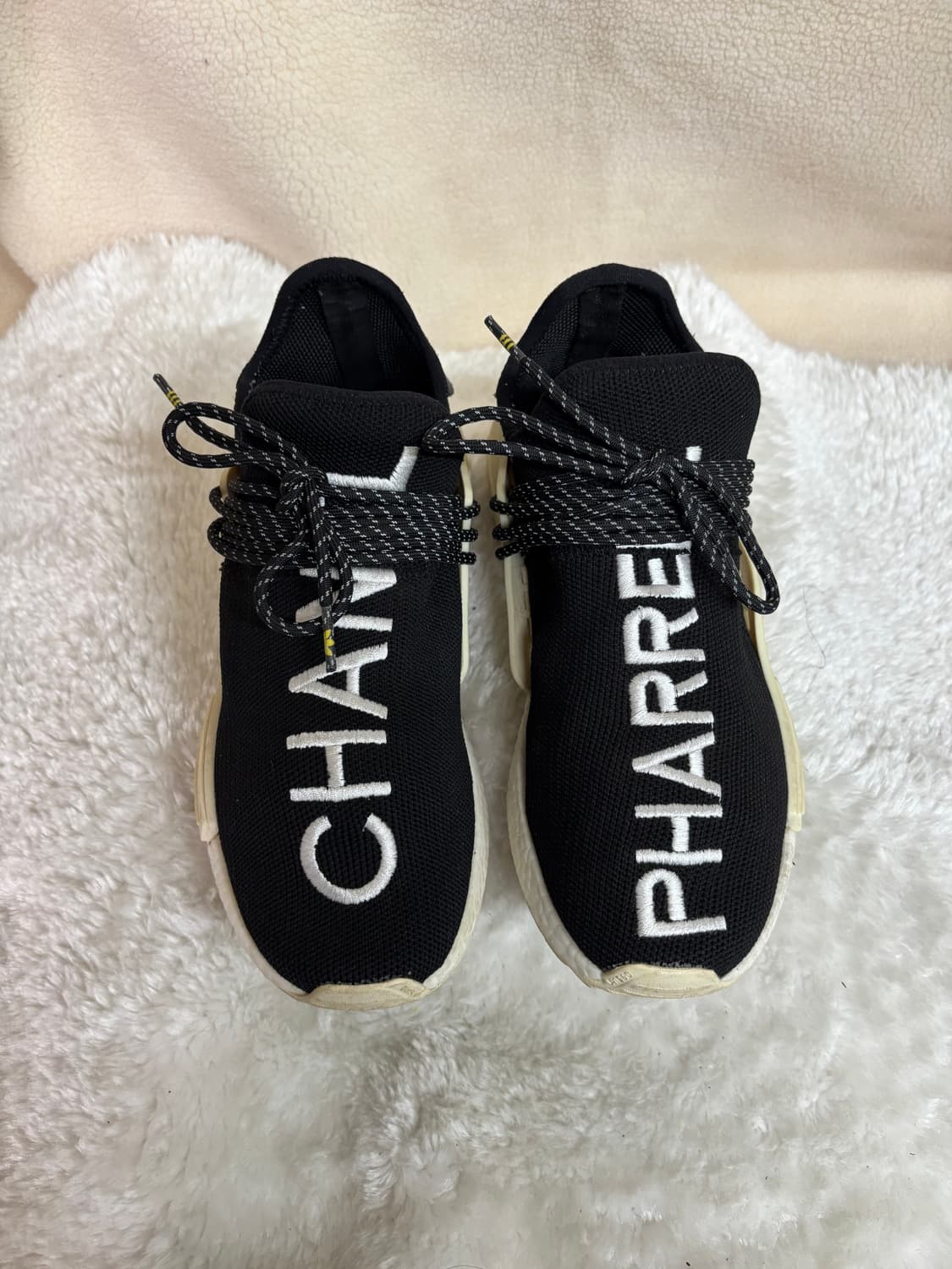 아디다스 샤넬 퍼렐 윌리엄스 협업 Hu NMD 한정판 스니커즈 상품이미지1