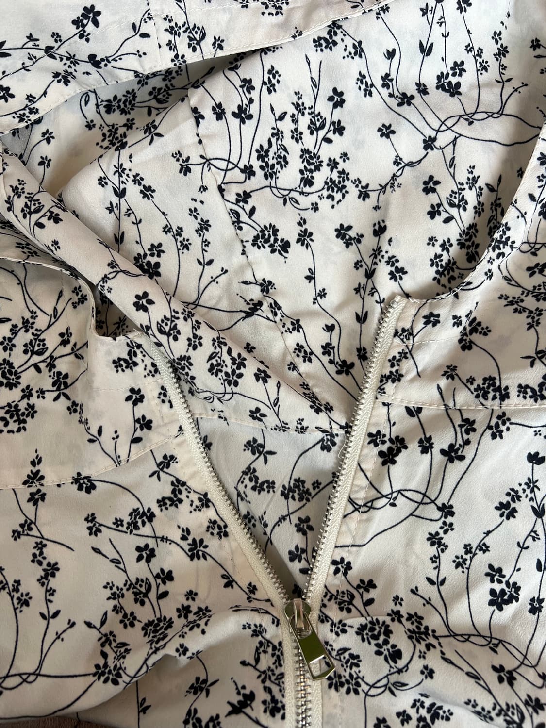 쇼핑몰 여성 아이보리 잔꽃 바람막이점퍼 후드바람막이 상품이미지5