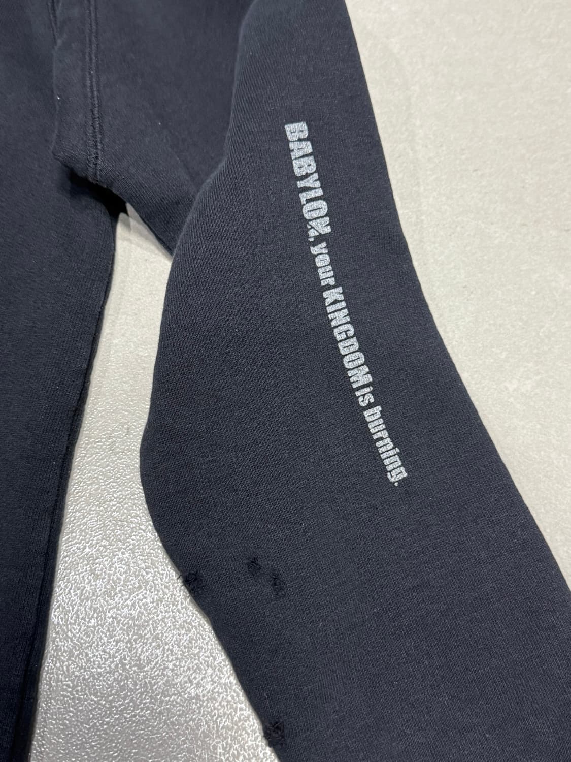 2004 네이버후드 데미지 가공 맨투맨 스웨터 상품이미지5