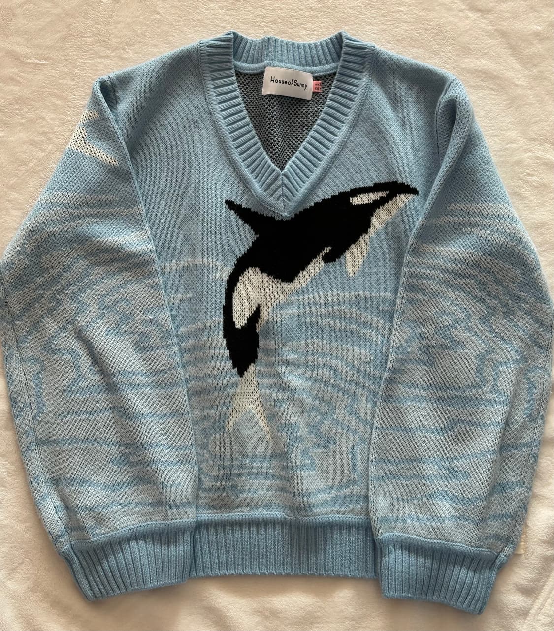 [HouseofSunny] 하우스오브써니 범고래 브이넥 니트 상품이미지1