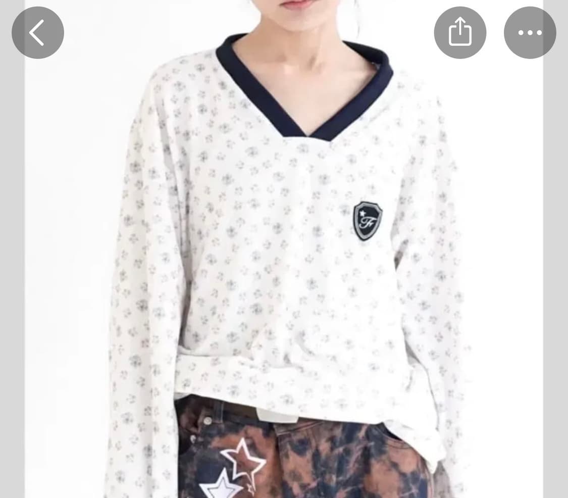 샵페어리 플라워 브이넥 티셔츠 상품이미지1