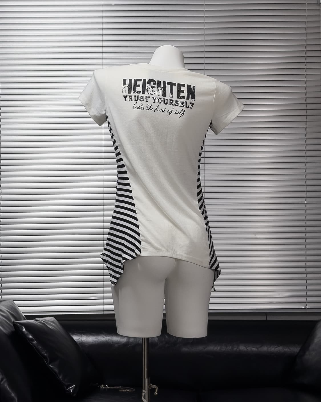 {RICH OR DIE} Skul Stripe Asymmetric Top 상품이미지3