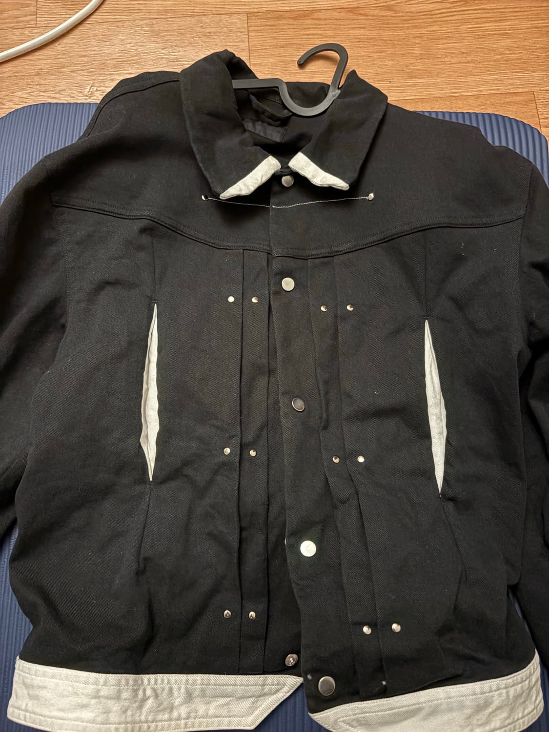 강정석 다트 포켓 데님 자켓 상품이미지1