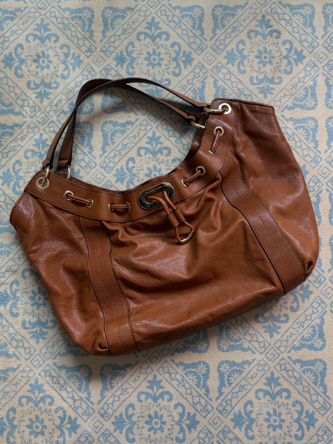 michael kors leather hobo bag 상품이미지1