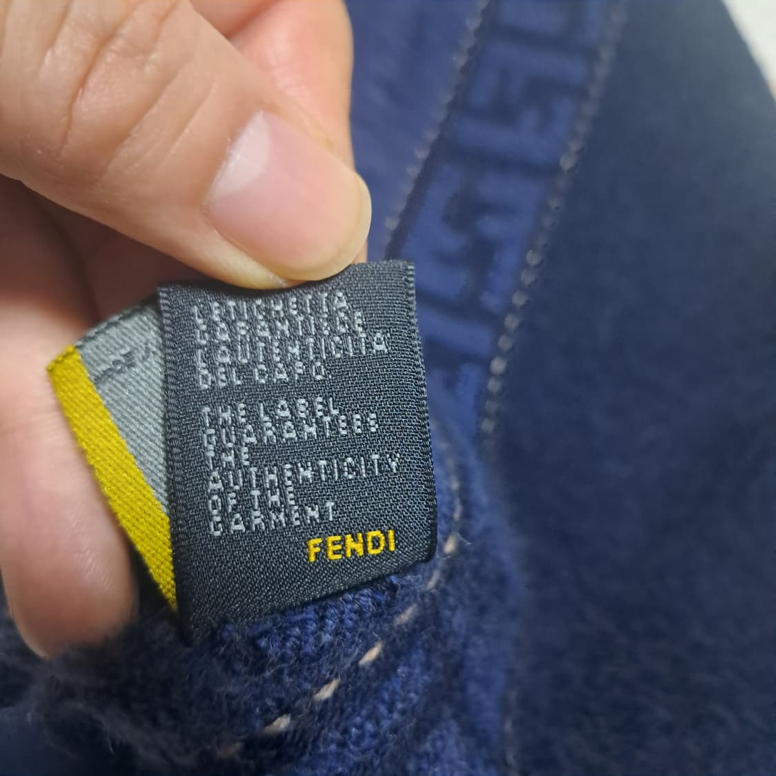 펜디 Fendi 네이비 리버시블 울 머플러(남녀공용가능) 상품이미지6