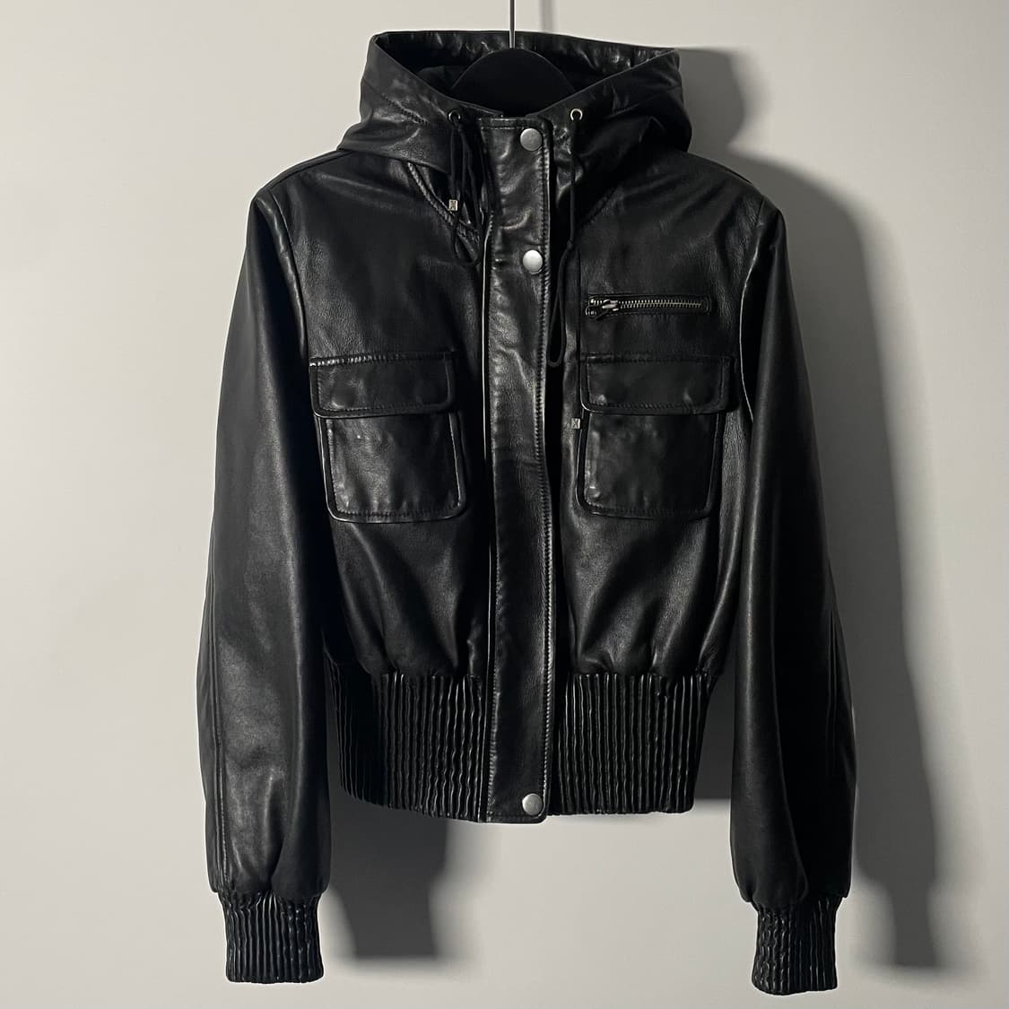 아르마니 익스체인지 우먼스 크롭 봄버 레더자켓 (on.491)  - 상품이미지1