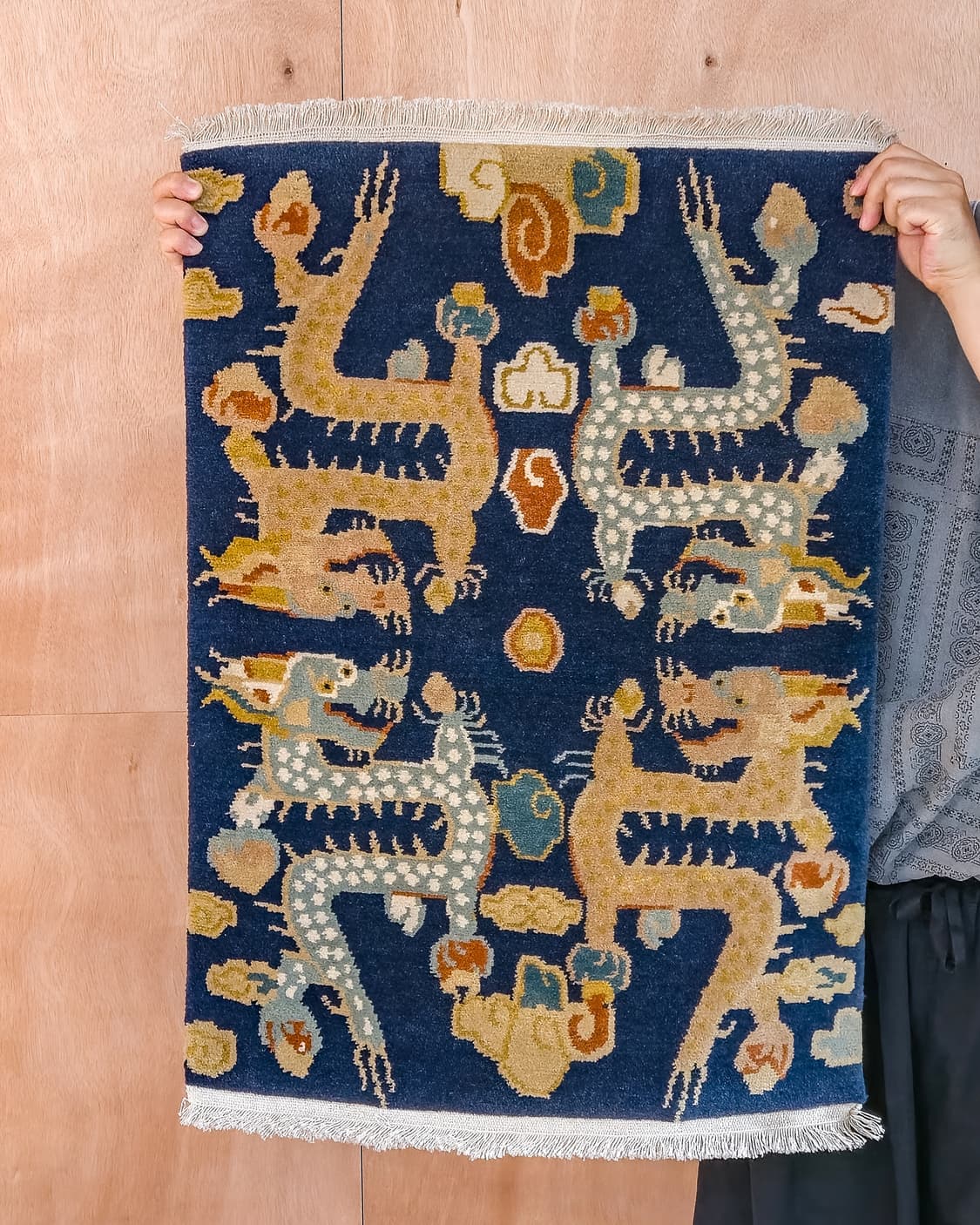 Tibetan Cardinal Dragons Rug 상품이미지3