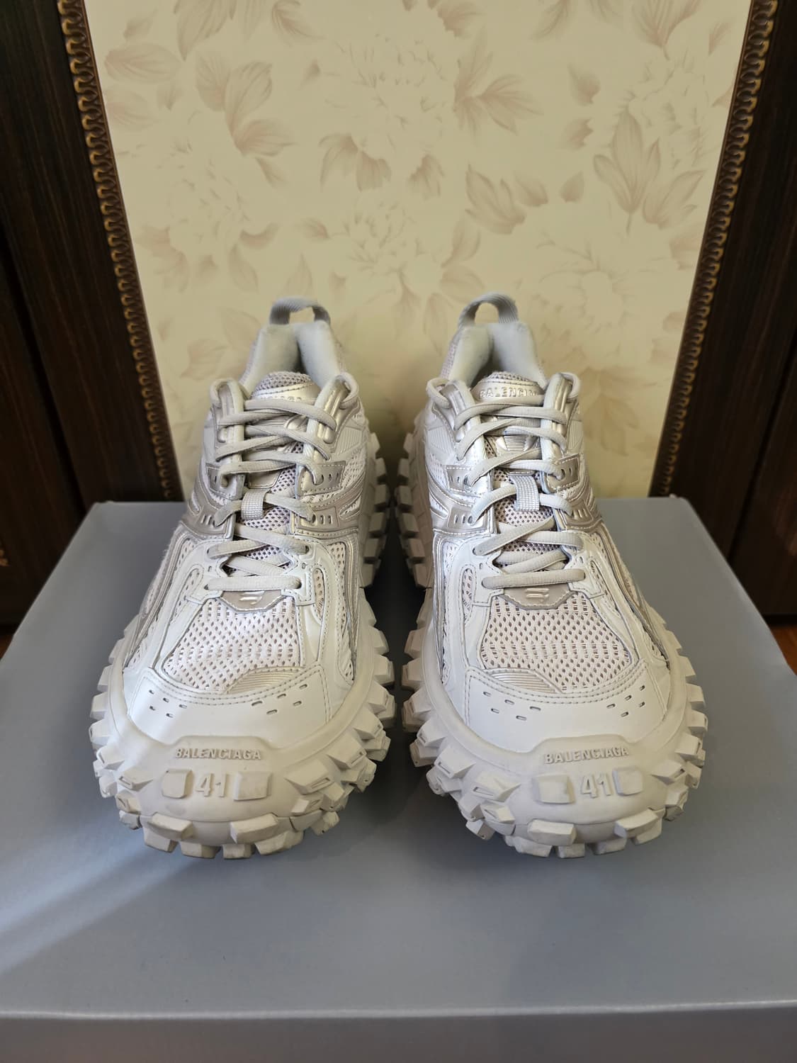 발렌시아가 디펜더 41 베이지 상품이미지2