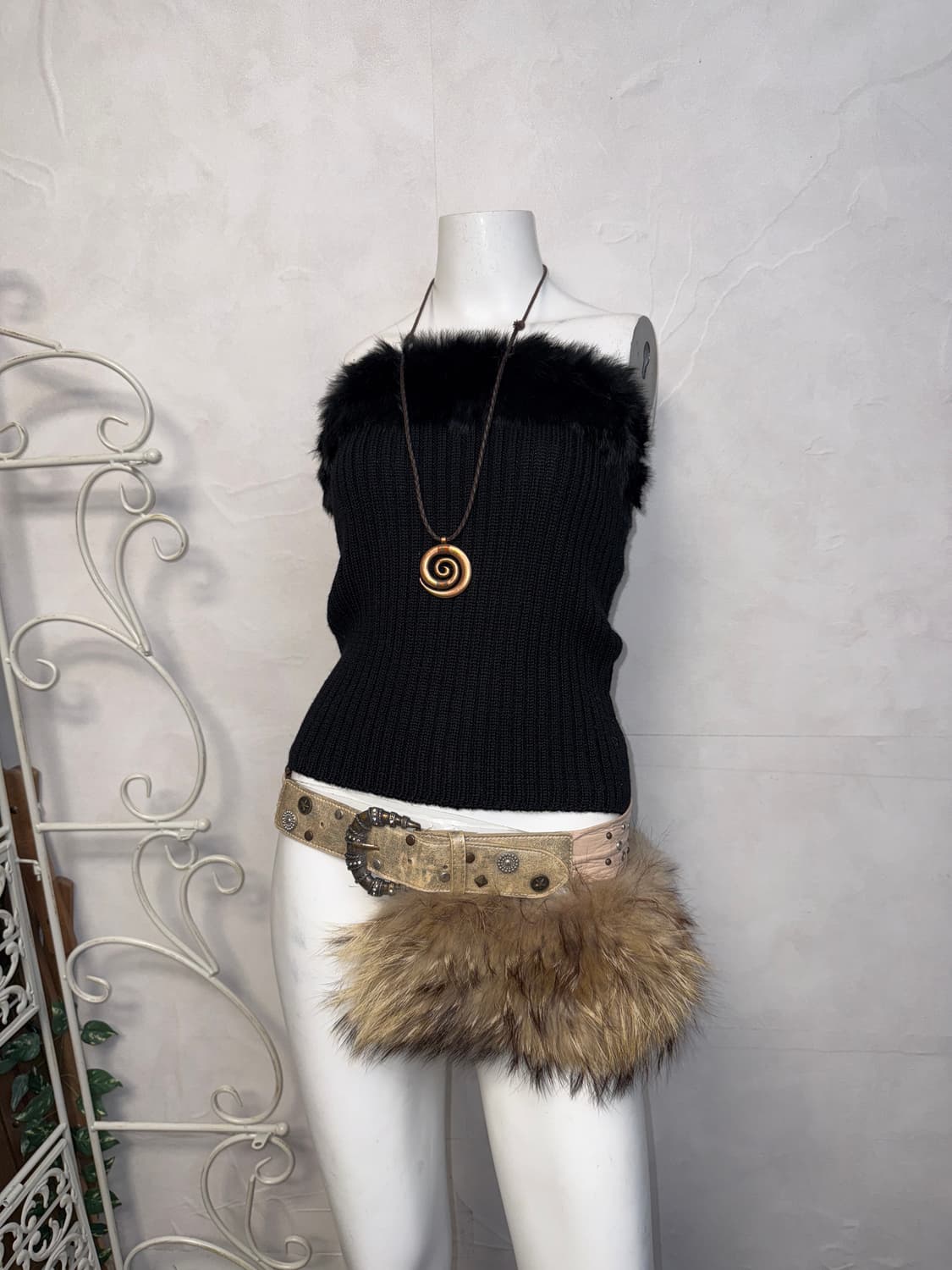 Black rabbit fur trimming tube top 슬리브리스 상품이미지1