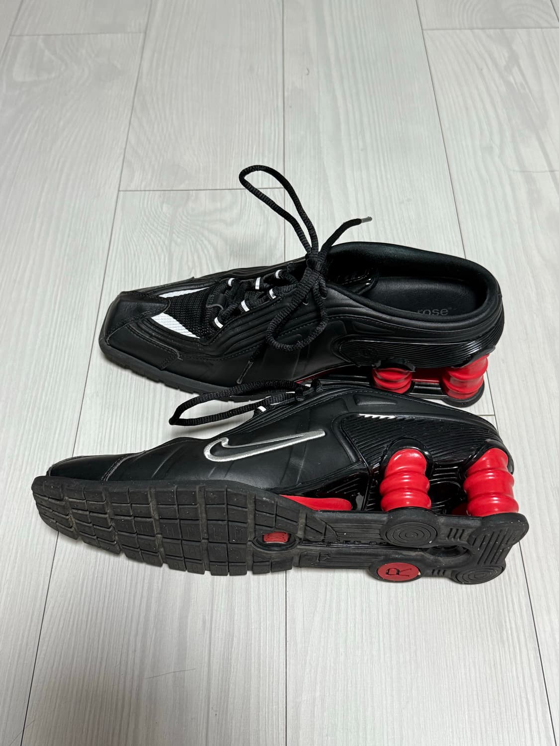 Nike x Martine Rose Shox MR4 Black (250) 상품이미지3