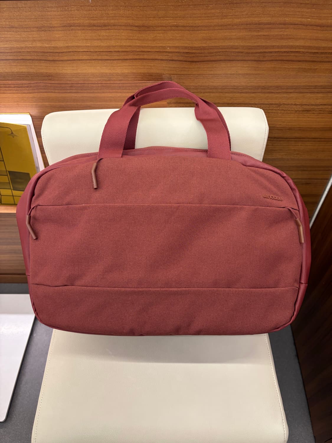 Incase 인케이스 시티 랩탑 더플백 딥레드 23L (여행가방) 상품이미지2