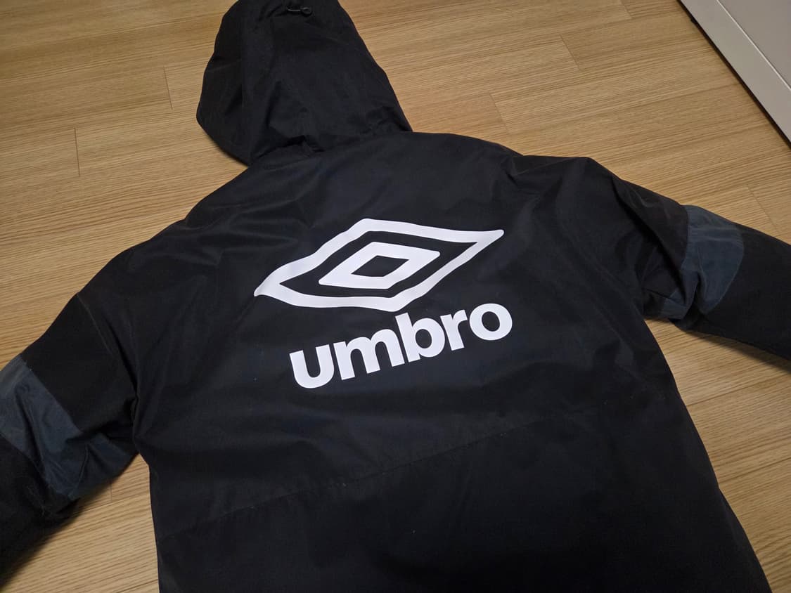 엄브로 BRITISH MADE TAILORING 스트랩 미드 다운 점퍼 상품이미지5