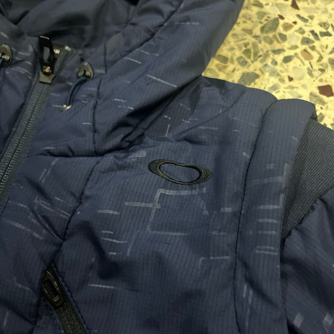 오클리(Oakley) 2way 네이비 경량 패딩 상품이미지5