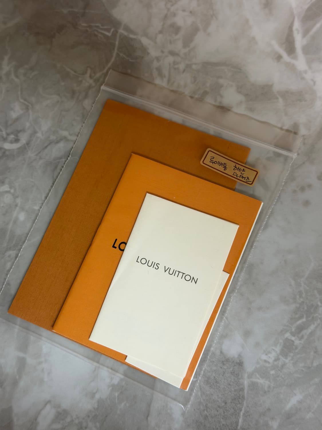 (1회 착용, 새상품급) 루이비통 런 어웨이 화이트 스니커즈 8사이즈 상품이미지9