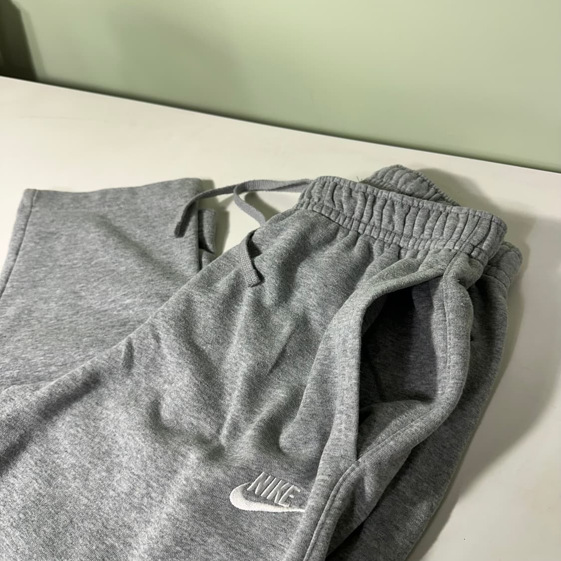 S 나이키 그레이 기본로고 밴딩 레귤러핏 코튼 트레이닝팬츠 상품이미지2