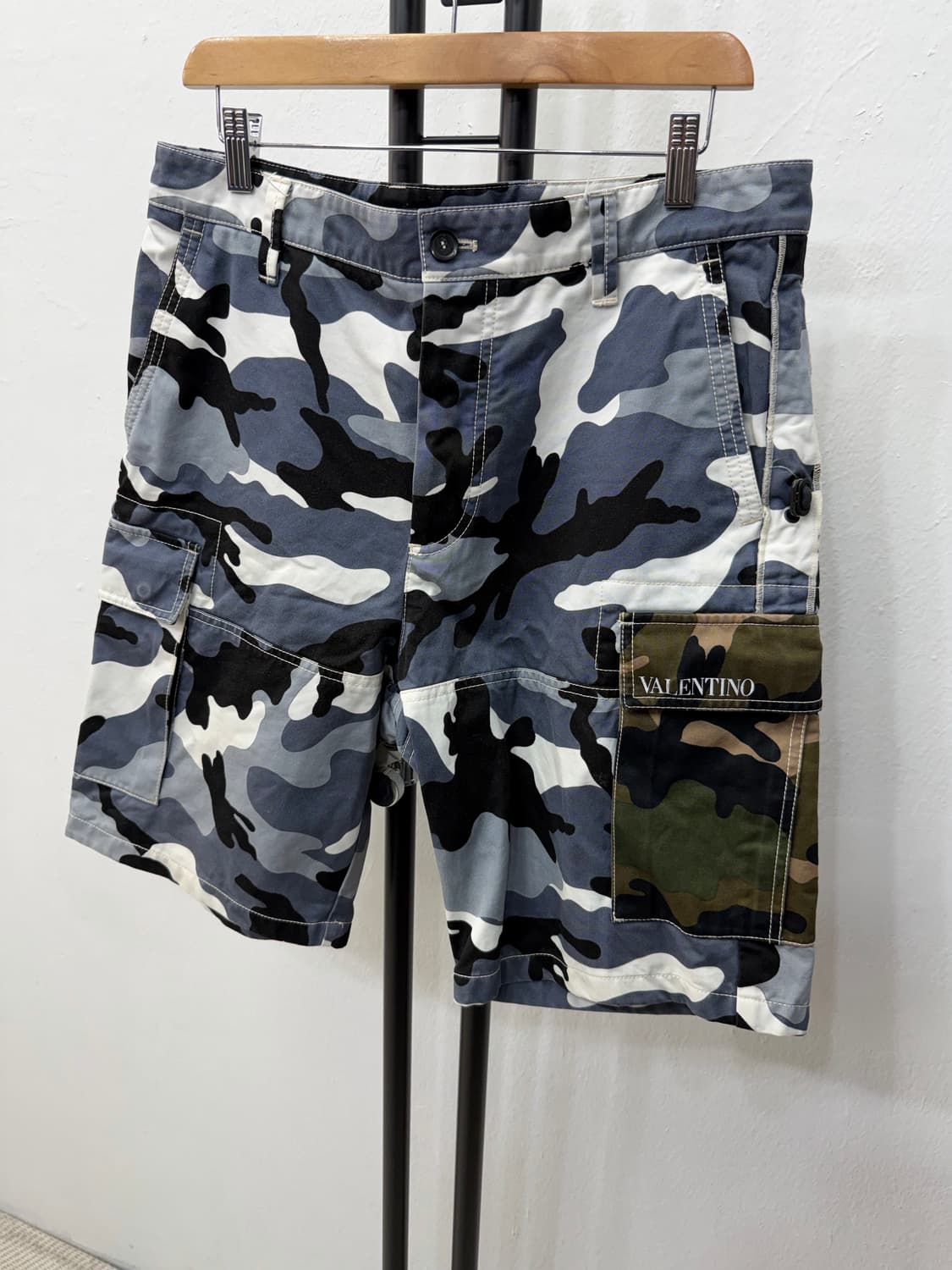 매장판정품) 발렌티노 남성 카모 반바지 48 상품이미지3