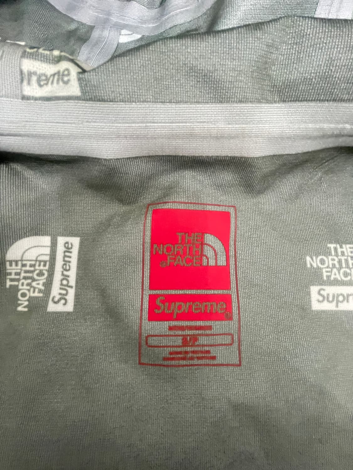슈프림 x 노스페이스 트롱프 뢰유 프린티드 테입드 심 쉘 상품이미지3