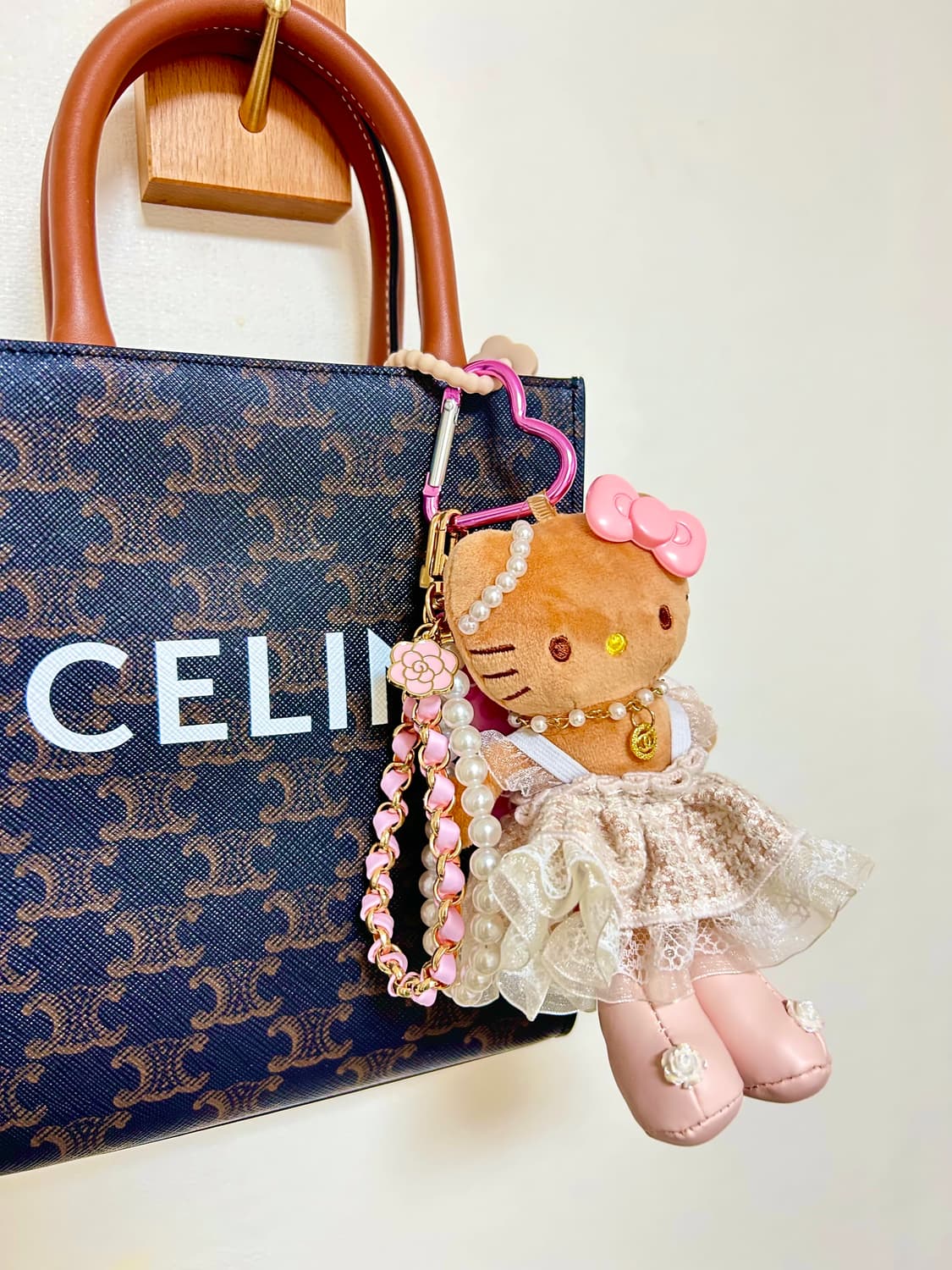 (8)롱다리키티 커스텀키링. -크림 레이어드 레이스 원피스 상품이미지6