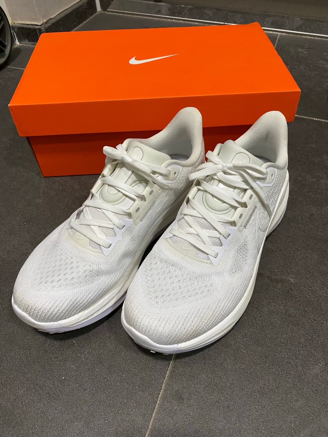 풀박스)나이키 보메로17 러닝화 260 운동화-화이트 상품이미지1