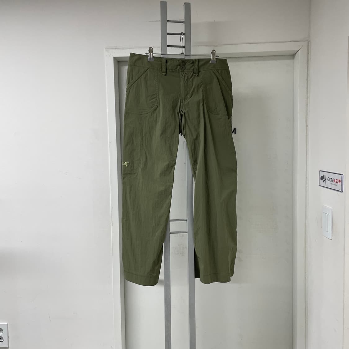 아크테릭스 카키 팬츠 6(W) 상품이미지1