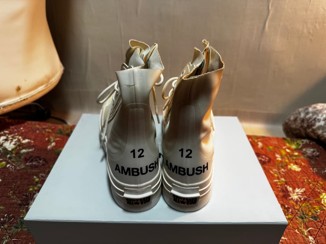 컨버스 앰부쉬 하이 화이트 300사이즈 판매합니다! 상품이미지3