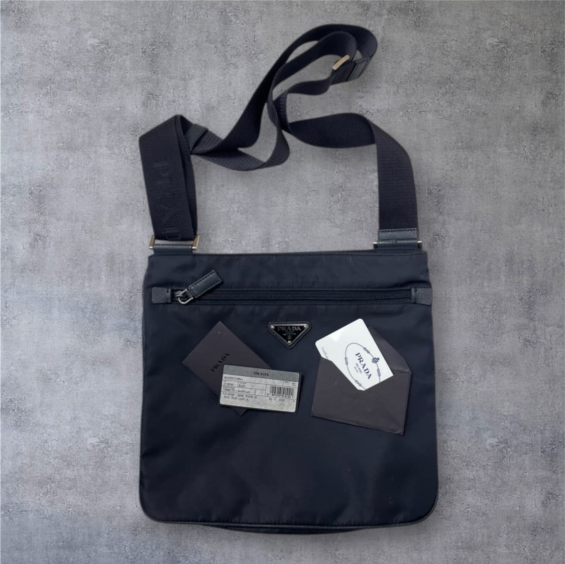 프라다 Prada 네이비 테수토 사피아노 크로스백 상품이미지8