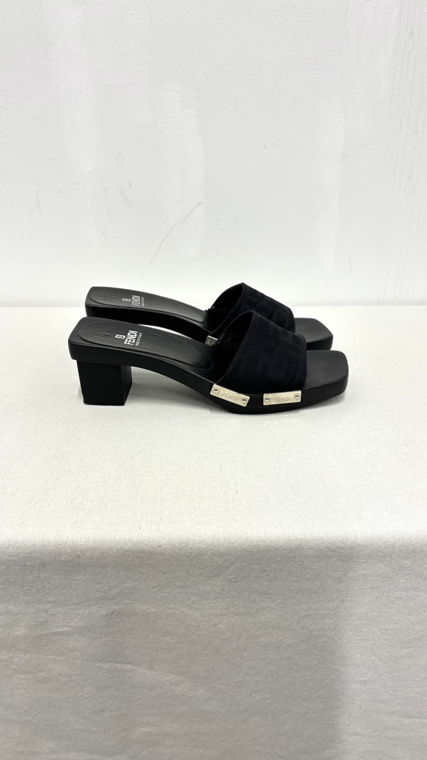 FENDI Zucca Mule Heels 상품이미지2