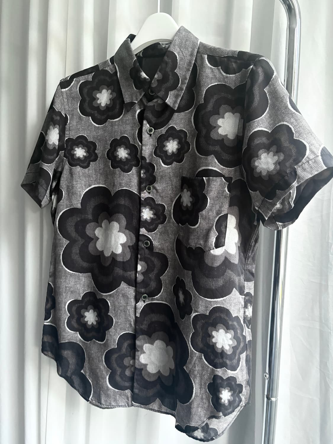 블랙 꼼데가르송 플라워 프린트 절개 셔츠 상품이미지3