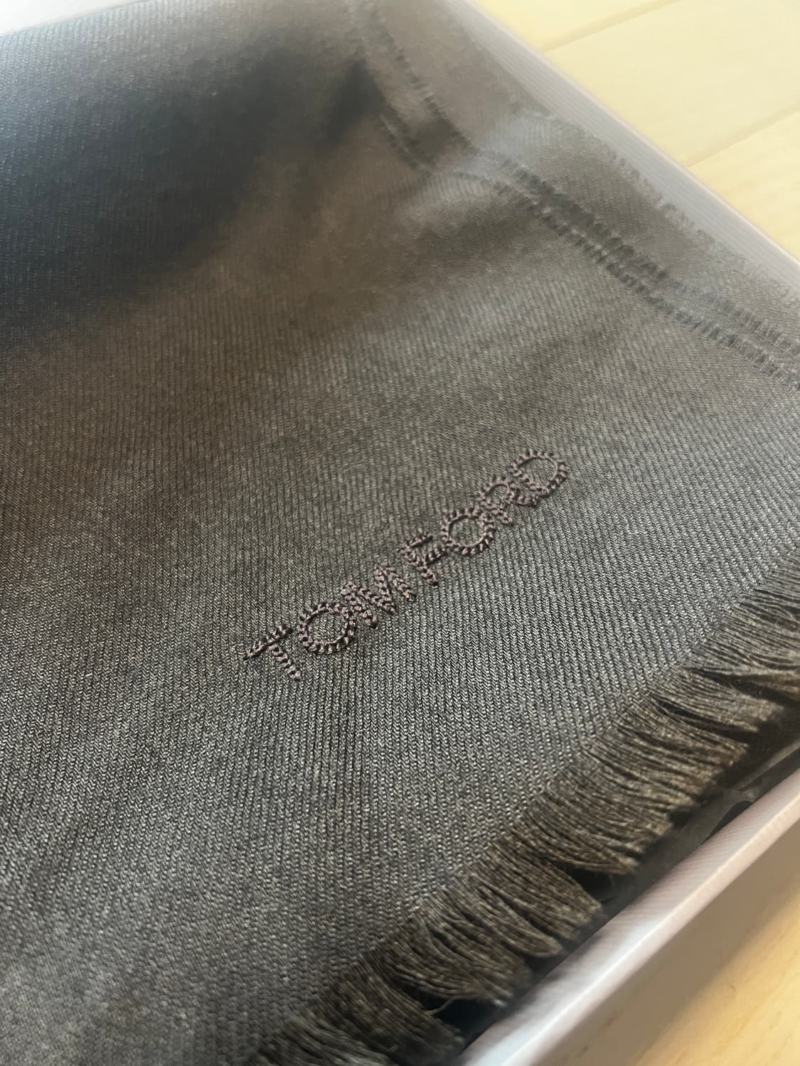 톰포드 울실크 머플러 다크브라운 상품이미지2