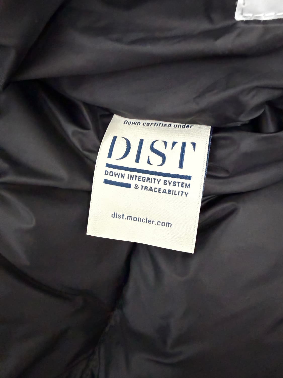 몽클레어 마야 70 후드 쇼트 다운 자켓 블랙 25fw 상품이미지5