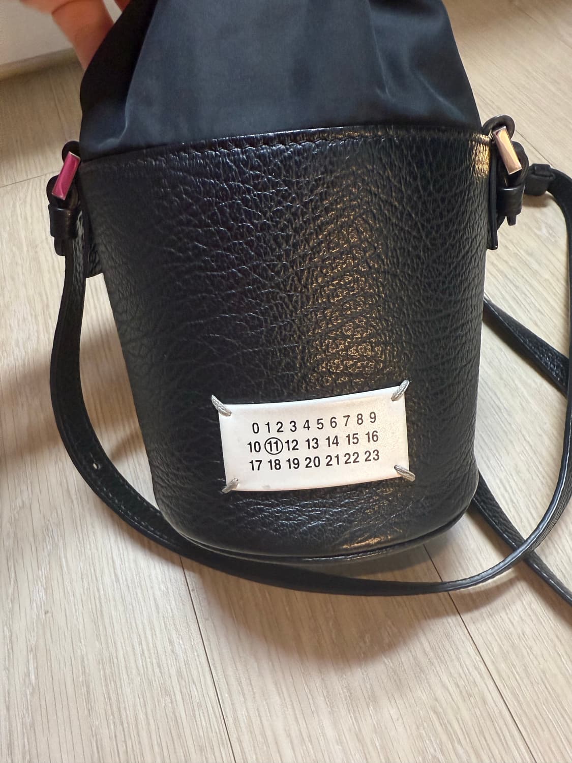 메종마르지엘라 마이크로 버킷백 상품이미지2
