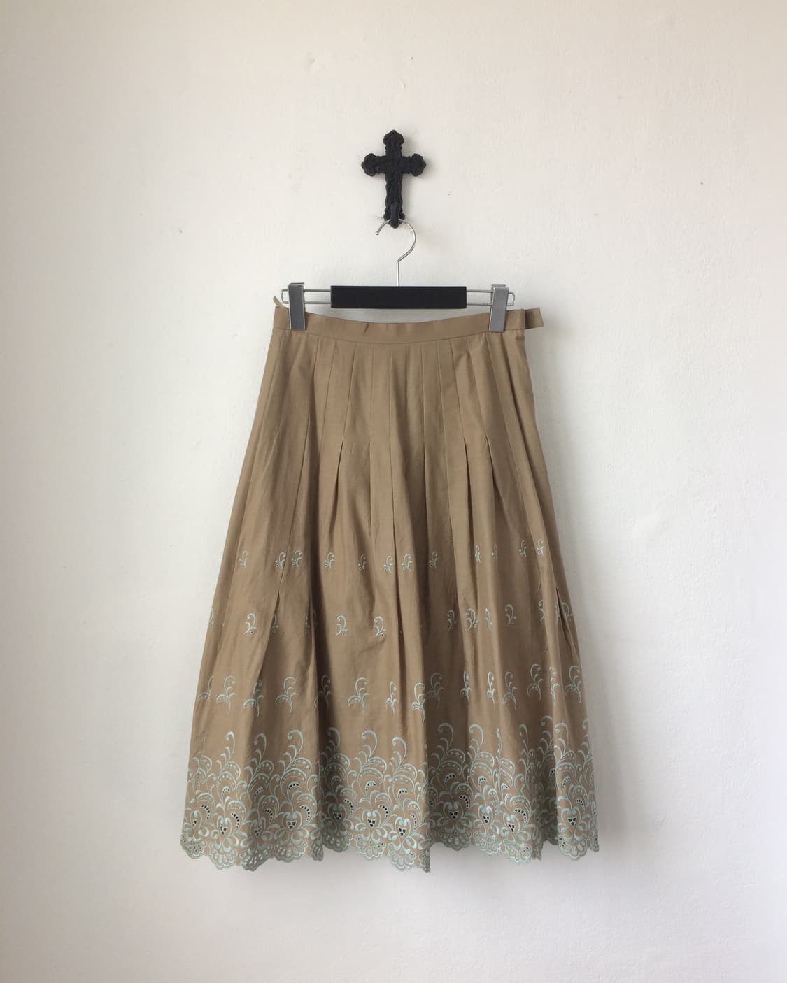 Punching embroidery pattern point pleats 상품이미지1