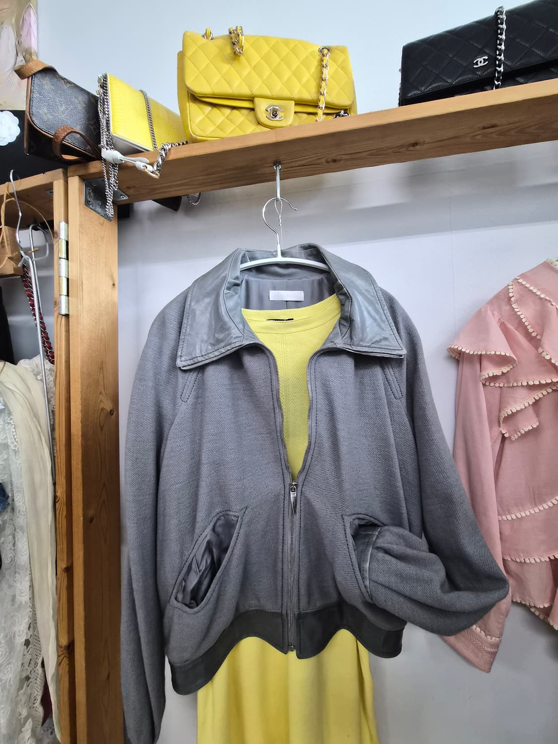 니나리치 가죽트리밍 셔링블루종 집업 상품이미지2