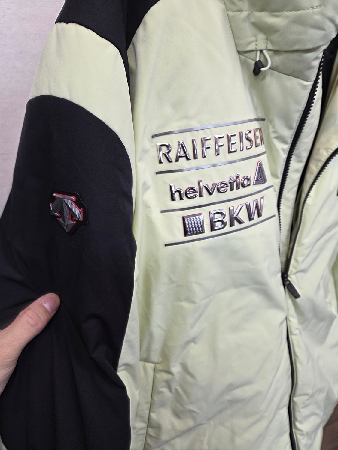 데상트 스위스스키팀 아우디 레플리카 미드다운 패딩 xl 상품이미지6