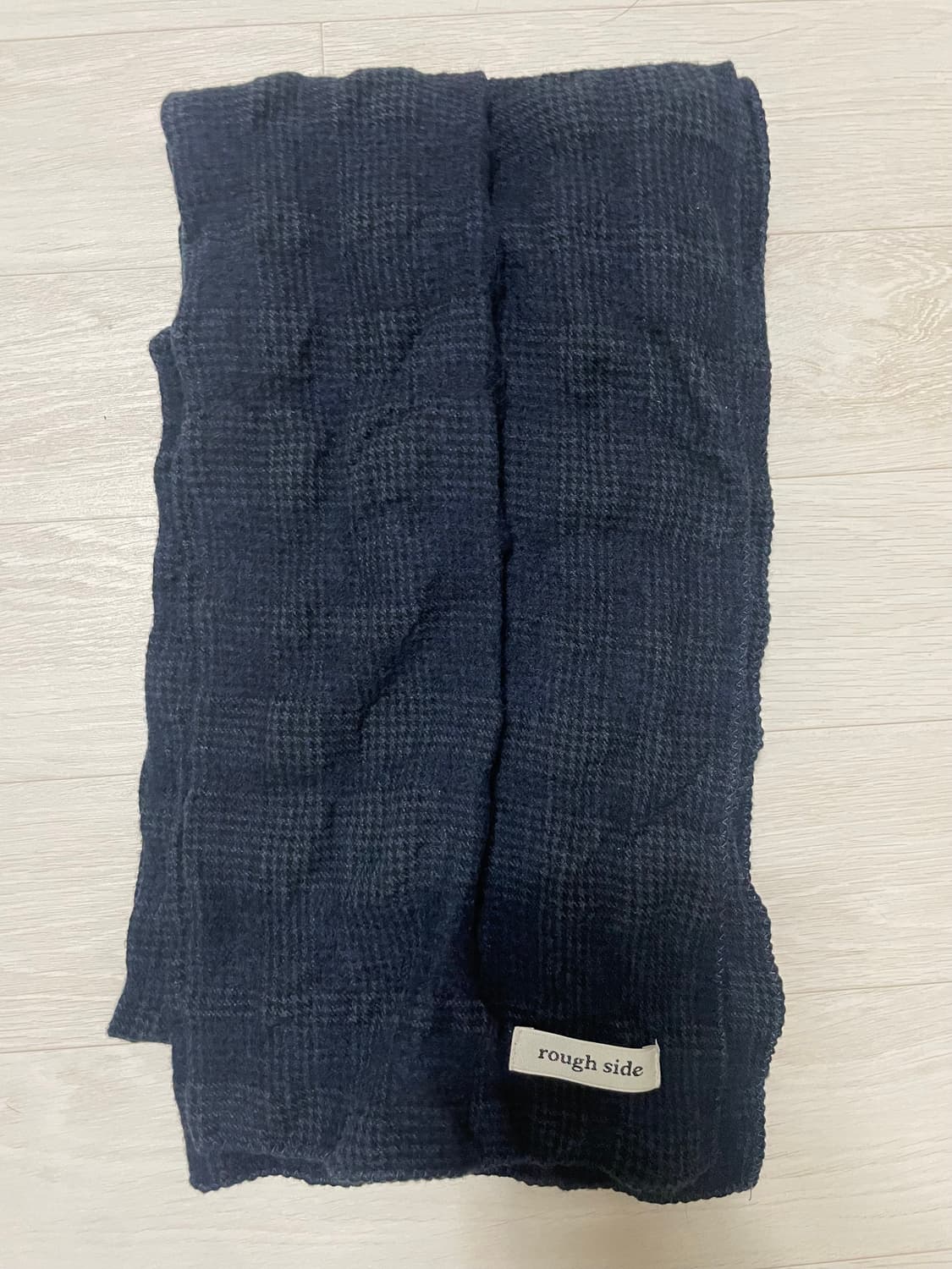 러프사이드 네이비체크 머플러 급처 상품이미지1