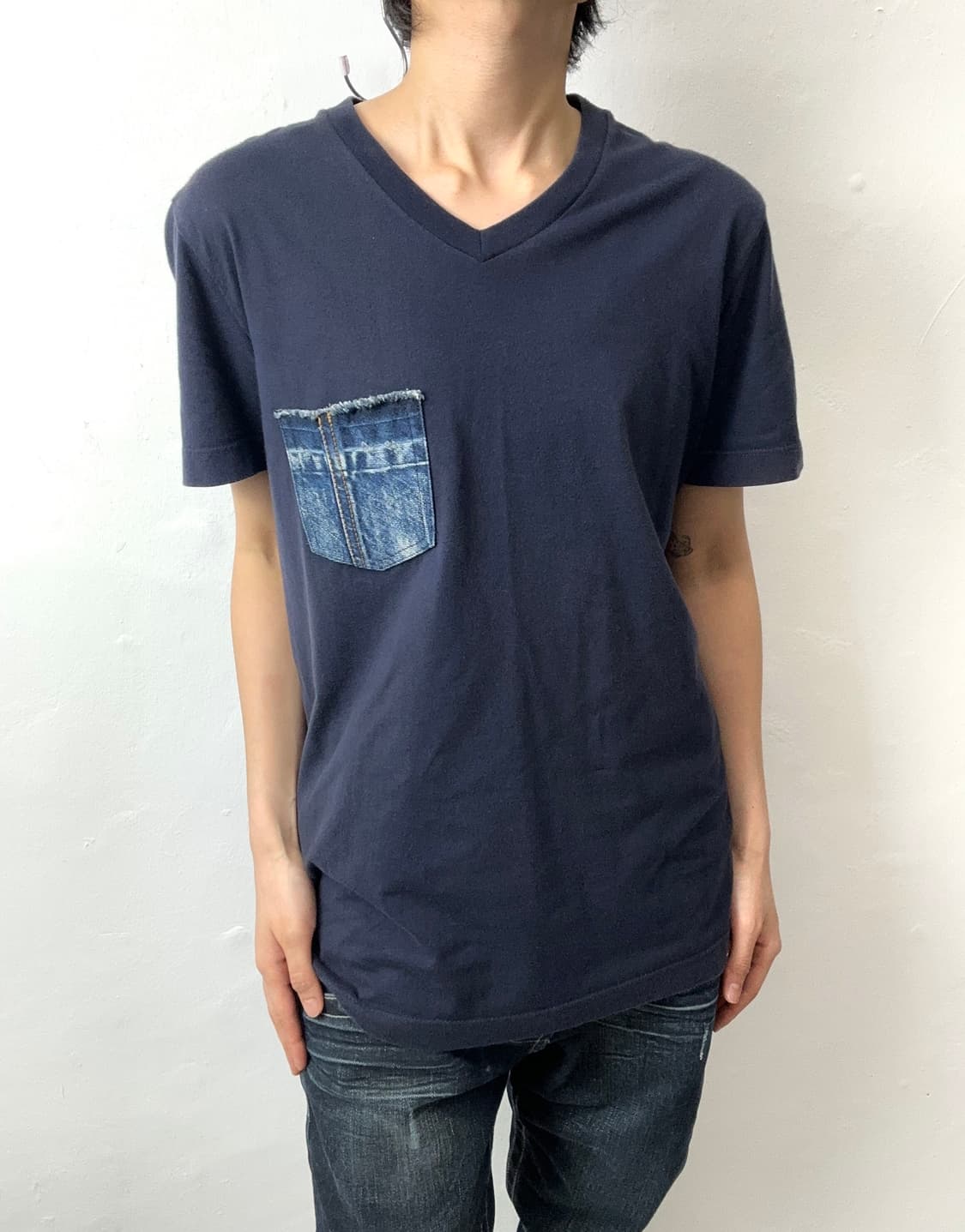 Diesel Metal Logo V-Neck T-Shirt 상품이미지1