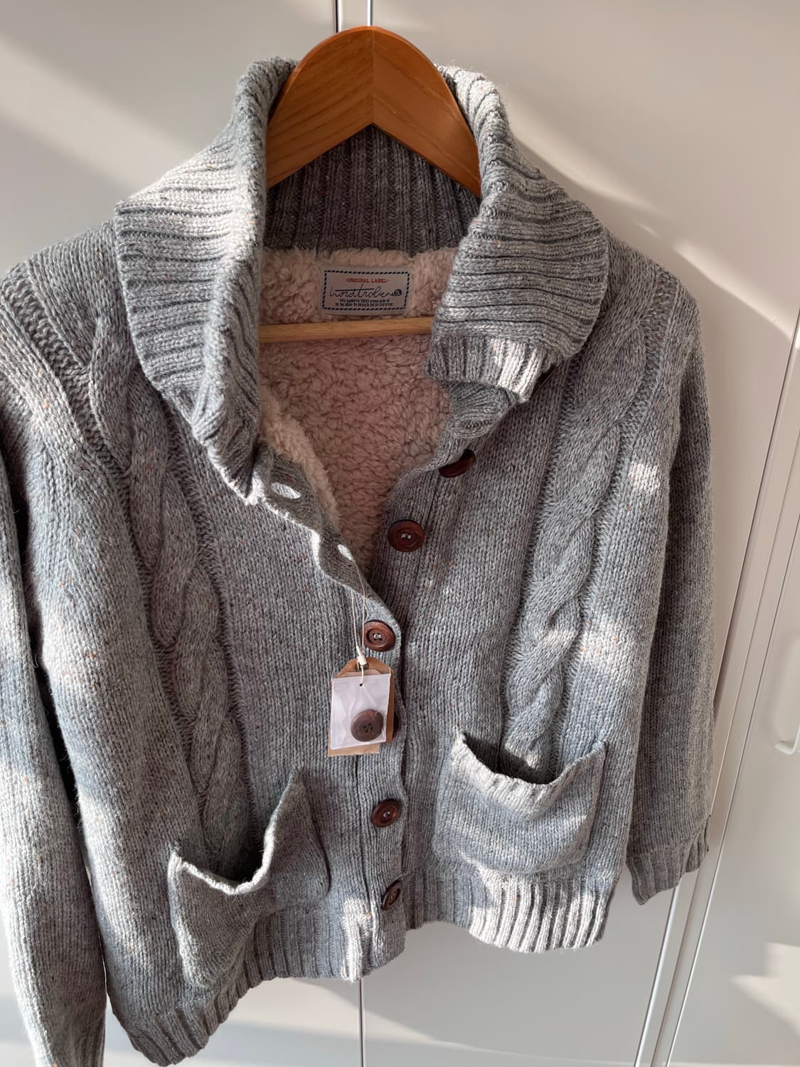 Wordtrobert 양털 후드단추 꽈배기 니트 가디건  상품이미지7