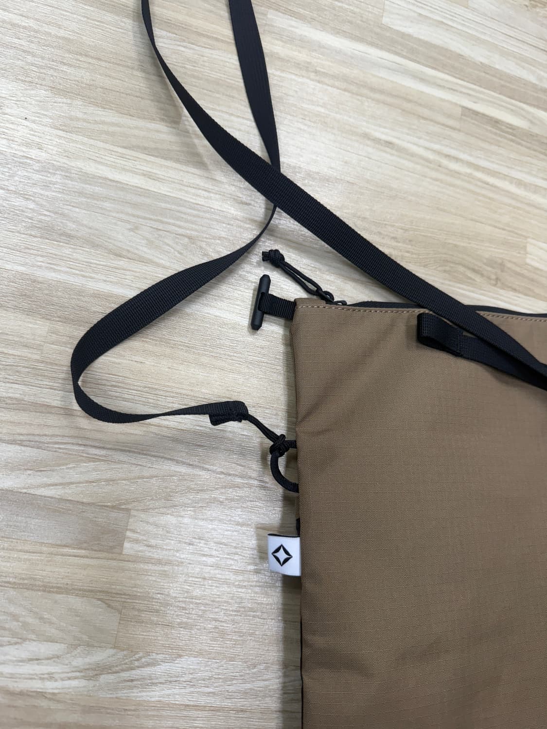 헬리녹스x유니클로 사코슈 블랙탄 팔아요 상품이미지4