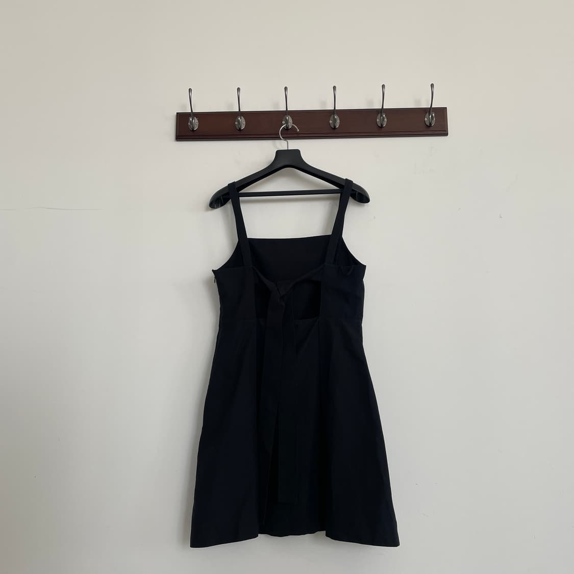 코스 블랙 끈나시 원피스 상품이미지4