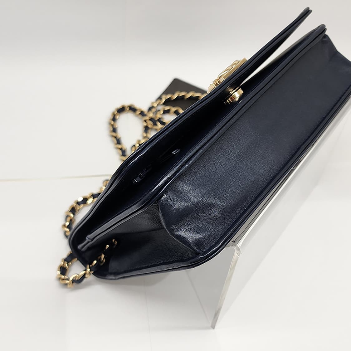 샤넬 네이비 램스킨 금장 보이 WOC 크로스백 A80287 상품이미지4