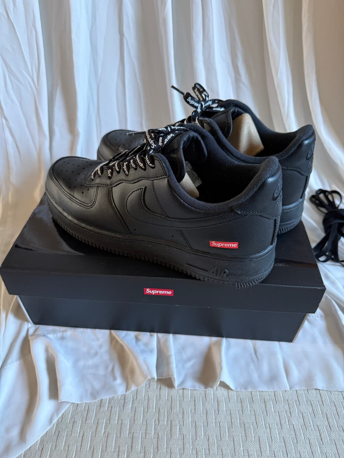 나이키 X 슈프림 에어포스1 로우 블랙 270 상품이미지4