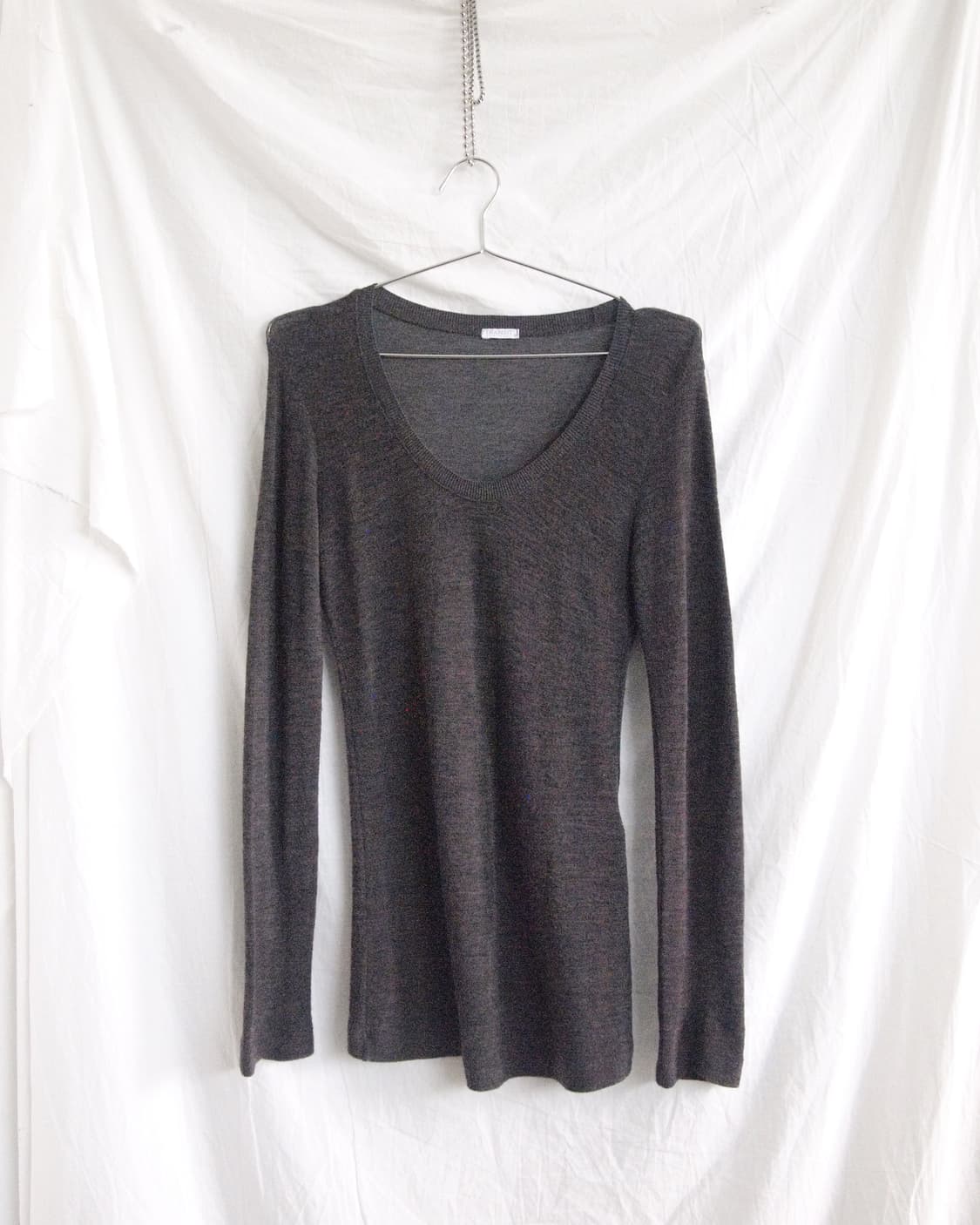 트랜짓 울 레이온 믹스 딥 넥 니트 상품이미지3