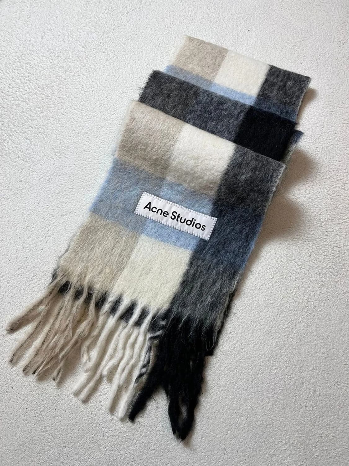 아크네스튜디오 24ss 시그니처 모헤어 체크 머플러 A1820 상품이미지3