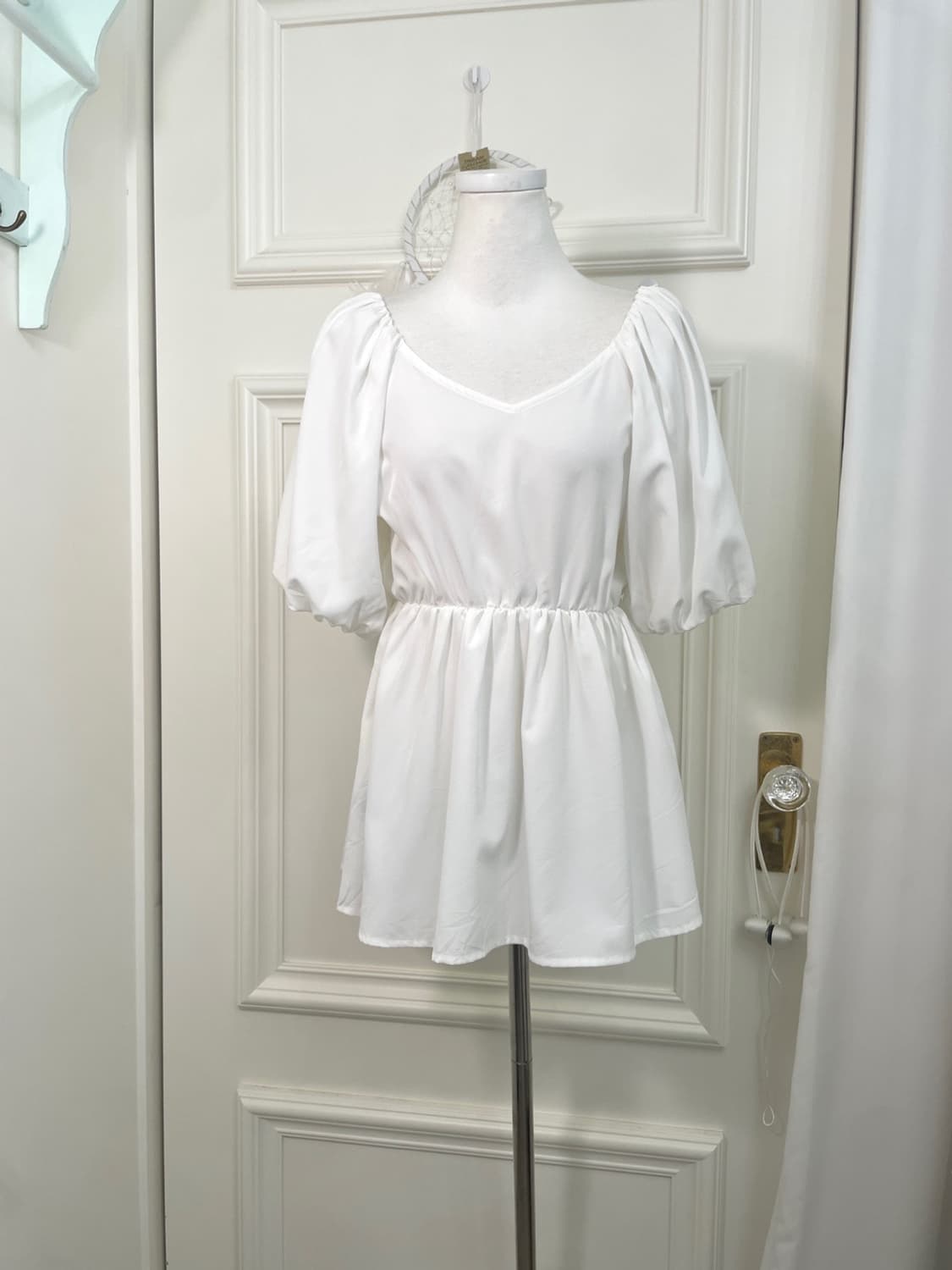 white puff sleeve princess blouse 상품이미지1