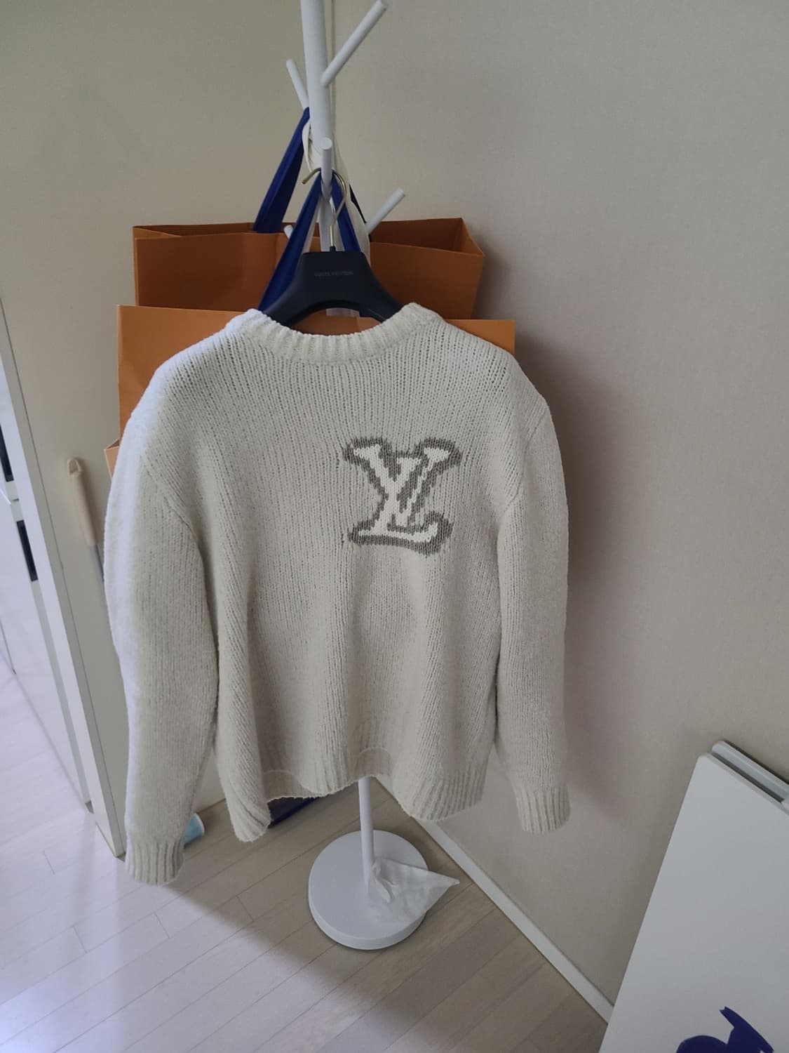 제목: 거의 새상품) 루이비통 인따르시아 크루넥 니트 오프화이트  L 상품이미지1