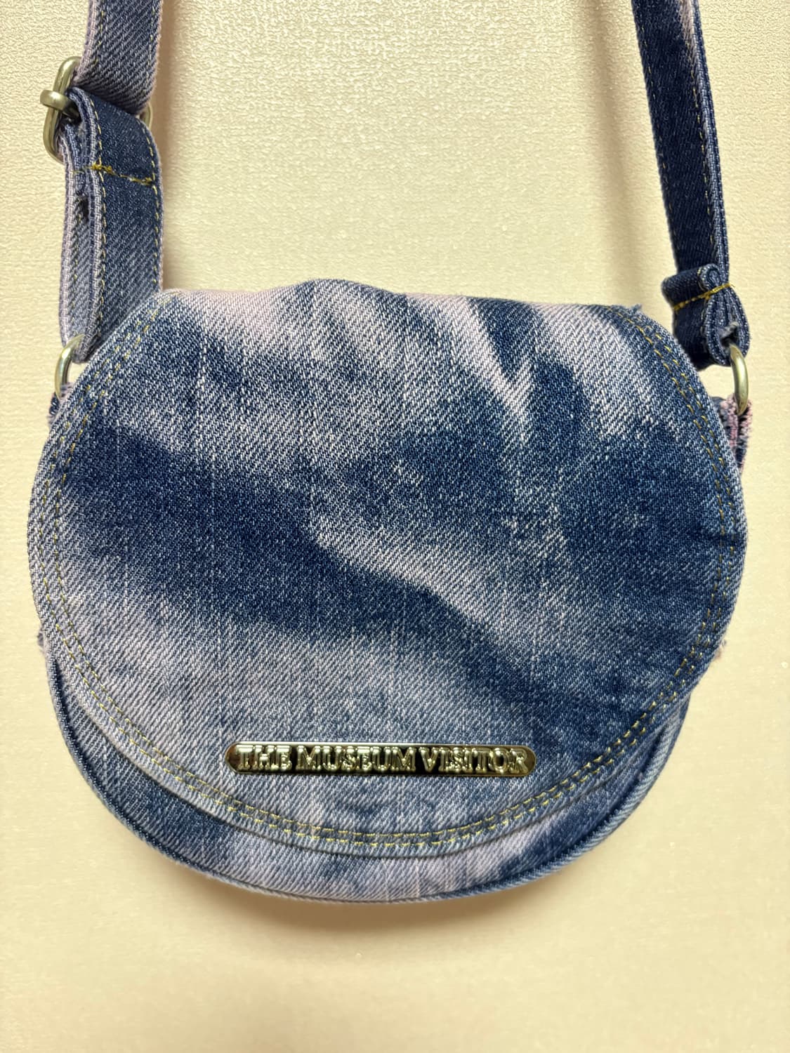 [1회 착용] 뮤지엄 비지터 핑크블루 데님 크로스백 상품이미지2